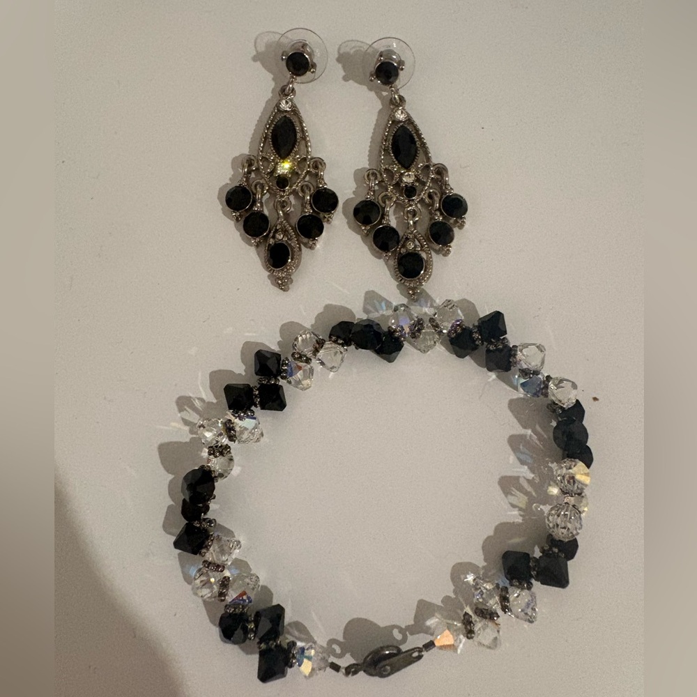 Elegant Black and Silver Jewelry Set
